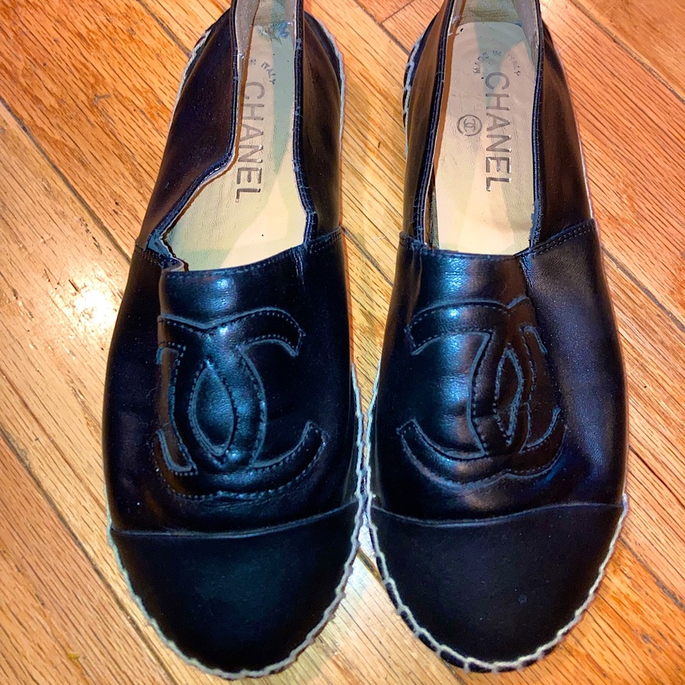Chanel Black leather ESPADRILLES size 40 (US 7)